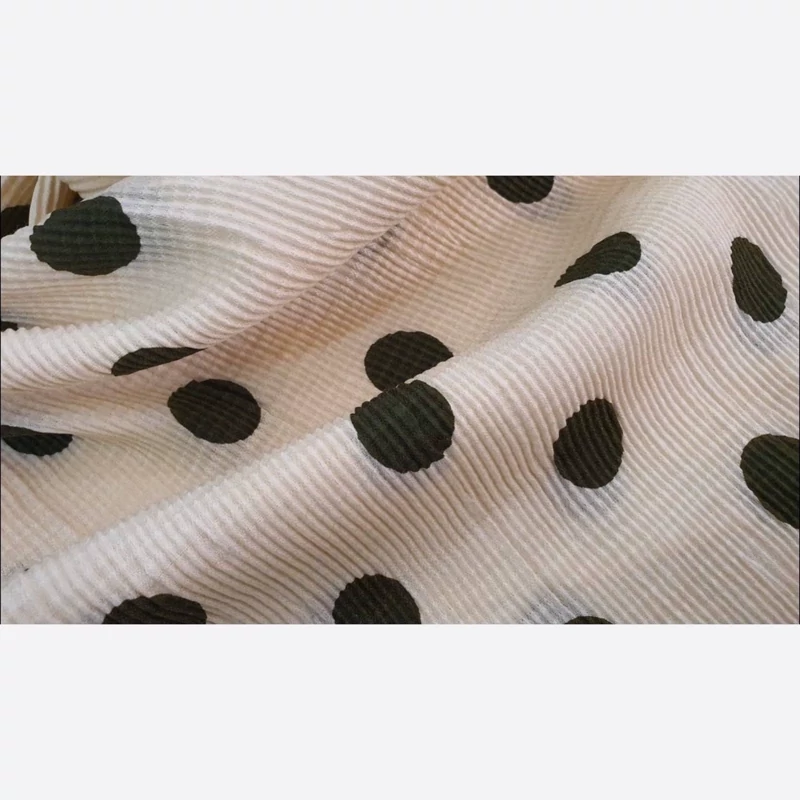 شال پلیسه ریز خالدار طرح 2